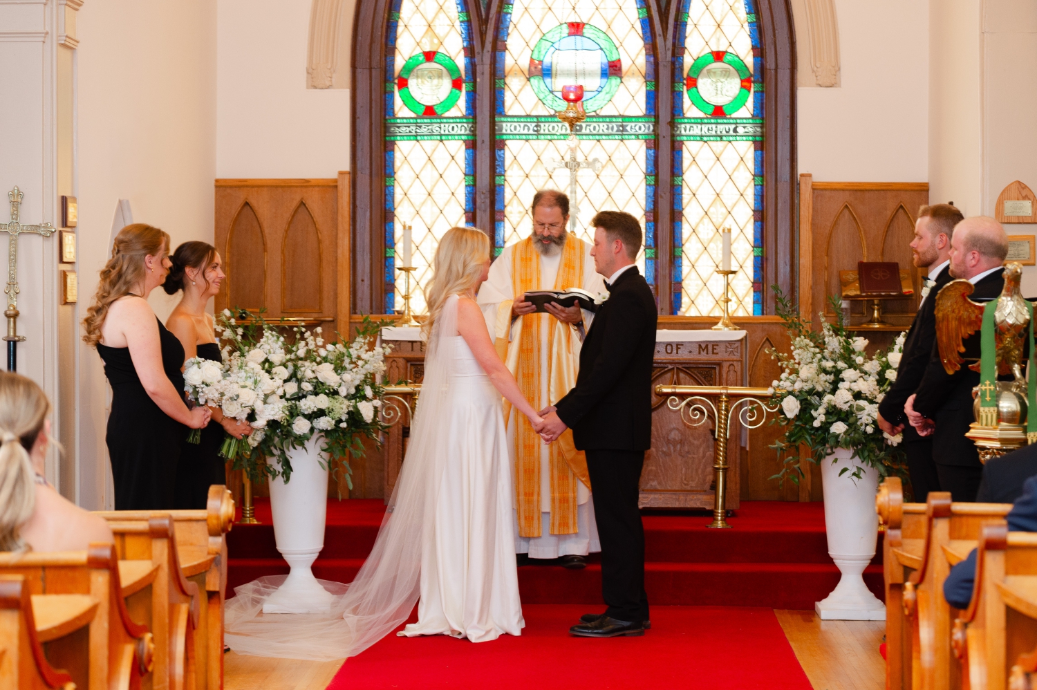 a bride and groom exchanging vows at the alter. Captured by JEMMAN Photography